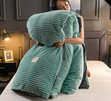 SnuggleLux™ O pătură caldă